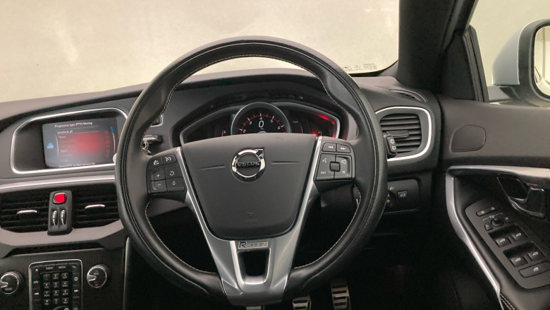 Volvo V40 T2 [122] R DESIGN Nav Plus 5dr Petrol Hatchback